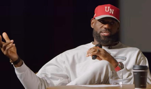 旺财28网页-詹姆斯：没人比我更严于律己，季后赛我会关手机没人找得到我